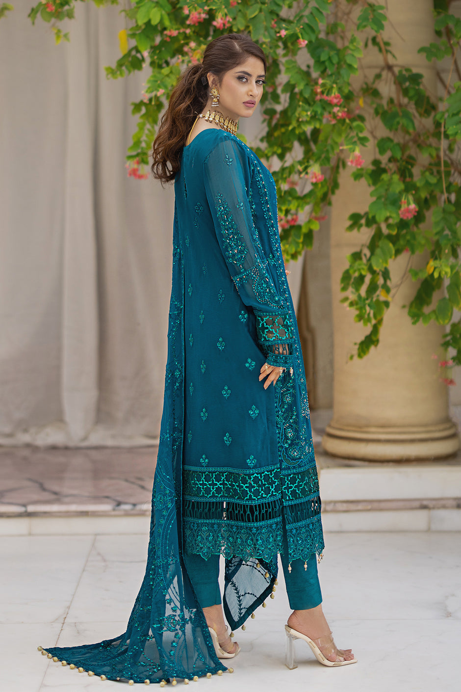 Emaan Adeel | Zarposh Velvet 25 | MK-03 Falak